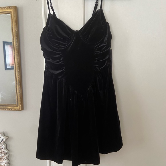 Berksha velvet mini cocktail dress with mesh back size Medium NWT - Picture 3 of 5